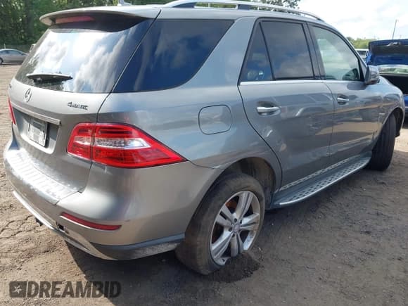 ✅ 2015 Mercedes-Benz M 350 • VIN: 4JGDA5HB4FA521321 • Lot: 42948426. Wystawiony na IAAI z przebiegiem Nie podano. Bezpłatny archiwum sprzedaży aukcyjnych z USA i szczegółowy raport historii pojazdu na DreamBid. Zdjęcie 4.