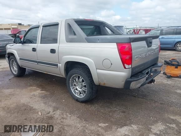 ✅ 2005 Chevrolet Avalanche LS • VIN: 3GNEC12Z75G226853 • Lot: 42358802. Wystawiony na IAAI z przebiegiem 152 375 mil. Bezpłatny archiwum sprzedaży aukcyjnych z USA i szczegółowy raport historii pojazdu na DreamBid. Zdjęcie 3.