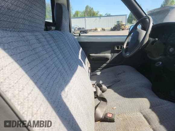 ✅ 1992 Toyota Pickup • VIN: 4TARN81A0NZ025770 • Lot: 57850485. Wystawiony na Copart z przebiegiem 216 436 mil. Bezpłatny archiwum sprzedaży aukcyjnych z USA i szczegółowy raport historii pojazdu na DreamBid. Zdjęcie 10.