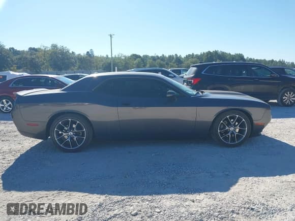 ✅ 2022 Dodge Challenger GT • VIN: 2C3CDZJG2NH230065 • Lot: 43441823. Wystawiony na IAAI z przebiegiem 64 430 mil. Bezpłatny archiwum sprzedaży aukcyjnych z USA i szczegółowy raport historii pojazdu na DreamBid. Zdjęcie 13.