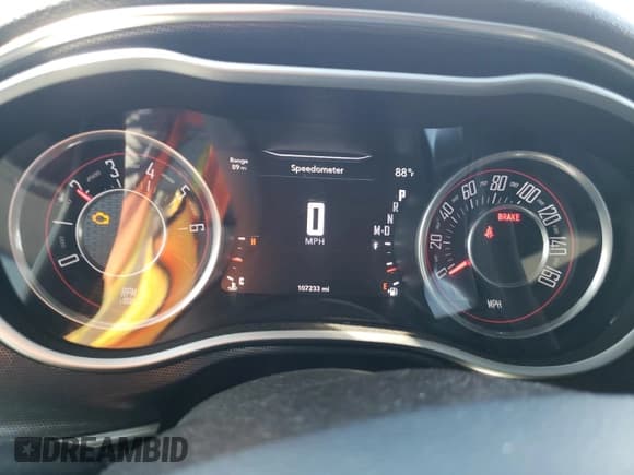 ✅ 2015 Dodge Challenger SXT Plus • VIN: 2C3CDZBG9FH700737 • Lot: 58145714. Wystawiony na Copart z przebiegiem 107 233 mil. Bezpłatny archiwum sprzedaży aukcyjnych z USA i szczegółowy raport historii pojazdu na DreamBid. Zdjęcie 9.