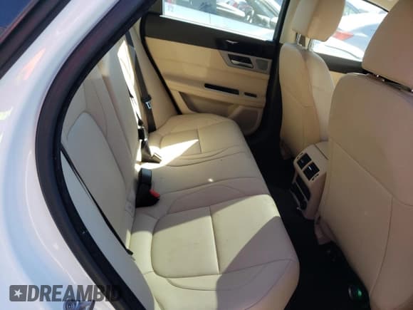 ✅ 2016 Jaguar XF 35t Premium • VIN: SAJBJ4BV8GCY16695 • Лот: 44923583. Опубликован ранее на Copart с пробегом 77 435 миль. Бесплатный доступ к архиву аукционных продаж из США и подробный отчёт об истории автомобиля на DreamBid. Изображение 10.