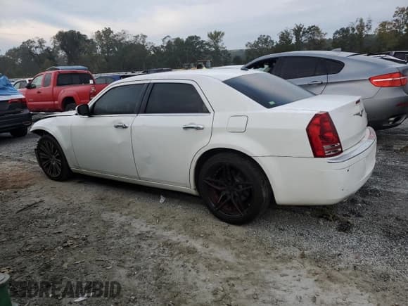 ✅ 2010 Chrysler 300 S • VIN: 2C3CA9CT5AH255944 • Lot: 73340114. Wystawiony na Copart z przebiegiem 244 520 mil. Bezpłatny archiwum sprzedaży aukcyjnych z USA i szczegółowy raport historii pojazdu na DreamBid. Zdjęcie 2.