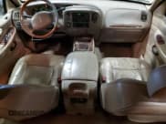 ✅ 2000 Lincoln Navigator • VIN: 5LMFU28A0YLJ27891 • Lot: 43991085. Listed on Copart with 281,735 mi. Free auction sales archive from the USA and detailed vehicle history report at DreamBid. Image 8.