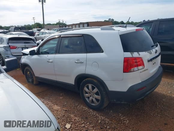 ✅ 2013 Kia Sorento LX • VIN: 5XYKT3A68DG312720 • Lot: 39589907. Wystawiony na IAAI z przebiegiem 206 037 mil. Bezpłatny archiwum sprzedaży aukcyjnych z USA i szczegółowy raport historii pojazdu na DreamBid. Zdjęcie 3.