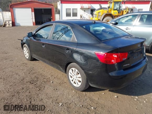 ✅ 2013 Kia Forte EX • VIN: KNAFU4A26D5717675 • Lot: 43732436. Wystawiony na IAAI z przebiegiem 184 871 mil. Bezpłatny archiwum sprzedaży aukcyjnych z USA i szczegółowy raport historii pojazdu na DreamBid. Zdjęcie 3.