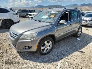 ✅ 2010 Volkswagen Tiguan S • VIN: WVGAV7AX8AW533430 • Lot: 70253625. Listed on Copart with 144,749 mi. Free auction sales archive from the USA and detailed vehicle history report at DreamBid. Image 1.