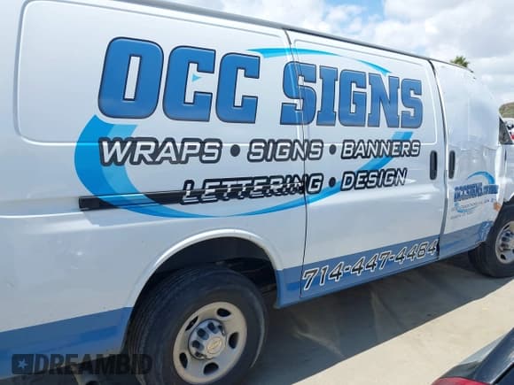 ✅ 2022 Chevrolet Express Cargo • VIN: 1GCWGAFPXN1269561 • Lot: 40347840. Wystawiony na IAAI z przebiegiem 43 743 mil. Bezpłatny archiwum sprzedaży aukcyjnych z USA i szczegółowy raport historii pojazdu na DreamBid. Zdjęcie 14.