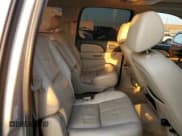 ✅ 2008 Chevrolet Suburban LTZ • VIN: 3GNFC16J78G204719 • Lot: 76814694. Wystawiony na Copart z przebiegiem 258 396 mil. Bezpłatny archiwum sprzedaży aukcyjnych z USA i szczegółowy raport historii pojazdu na DreamBid. Zdjęcie 11.
