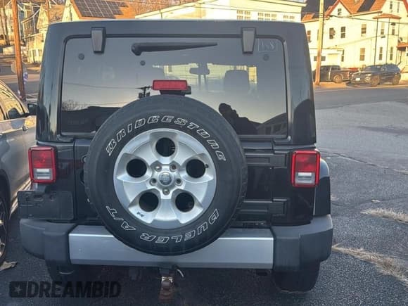 ✅ 2014 Jeep Wrangler Unlimited Sahara • VIN: 1C4BJWEG2EL210636 • Lot: 88577885. Wystawiony na Copart z przebiegiem 115 501 mil. Bezpłatny archiwum sprzedaży aukcyjnych z USA i szczegółowy raport historii pojazdu na DreamBid. Zdjęcie 9.