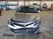 2023 Toyota Camry LE z VIN 4T1C11BK4PU104228, wystawiony jako Copart lot #86298635 z przebiegiem 135 420 mil mil oraz Szkoda całkowita • Salvage title. Historia ofert i sprzedaży dostępna na DreamBid. Obrazek 5.