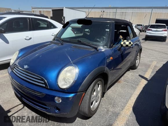 ✅ 2007 MINI Convertible • VIN: WMWRF33577TG17466 • Лот: 58196905. Опубликован ранее на Copart с пробегом 60 644 миль. Бесплатный доступ к архиву аукционных продаж из США и подробный отчёт об истории автомобиля на DreamBid. Изображение 2.
