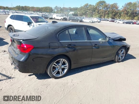 ✅ 2018 BMW 3 Series 330i xDrive • VIN: WBA8D9C5XJEM33068 • Лот: 40640558. Опубликован ранее на IAAI с пробегом 53 556 миль. Бесплатный доступ к архиву аукционных продаж из США и подробный отчёт об истории автомобиля на DreamBid. Изображение 4.