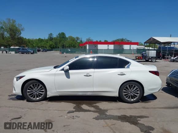 ✅ 2018 Infiniti Q50 Sport • VIN: JN1EV7AR0JM436521 • Lot: 42092477. Wystawiony na IAAI z przebiegiem 107 518 mil. Bezpłatny archiwum sprzedaży aukcyjnych z USA i szczegółowy raport historii pojazdu na DreamBid. Zdjęcie 15.
