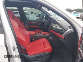 ✅ 2018 BMW X5 M • VIN: 5YMKT6C53J0Y83899 • Lot: 43655867. Wystawiony na IAAI z przebiegiem 37 734 mil. Bezpłatny archiwum sprzedaży aukcyjnych z USA i szczegółowy raport historii pojazdu na DreamBid. Zdjęcie 5.