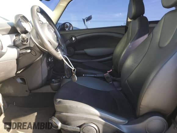 2011 MINI Hardtop с VIN WMWSU3C59BT099244, выставлен на аукционе Copart как лот 43682064 с пробегом 168 133 миль миль и Чистый • Clean title. История ставок и продаж доступна на DreamBid. Изображение 7.