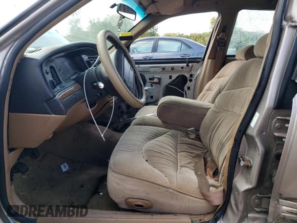 ✅ 1995 Ford Crown Victoria LX • VIN: 2FALP74WXSX139093 • Lot: 80335785. Wystawiony na Copart z przebiegiem 135 758 mil. Bezpłatny archiwum sprzedaży aukcyjnych z USA i szczegółowy raport historii pojazdu na DreamBid. Zdjęcie 7.