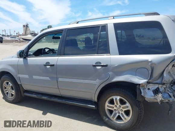 ✅ 2003 Honda Pilot EX • VIN: 2HKYF18503H524005 • Lot: 43034273. Listed on IAAI with 272,551 mi. Free auction sales archive from the USA and detailed vehicle history report at DreamBid. Image 13.