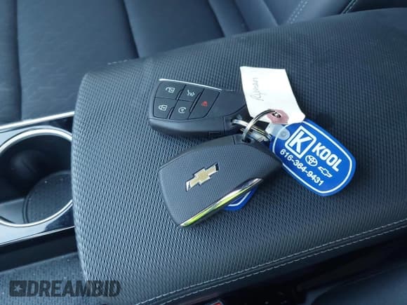 ✅ 2025 Chevrolet Equinox AWD LT • VIN: 3GNAXPEG3SL169845 • Lot: 42981582. Wystawiony na IAAI z przebiegiem 20 388 mil. Bezpłatny archiwum sprzedaży aukcyjnych z USA i szczegółowy raport historii pojazdu na DreamBid. Zdjęcie 11.