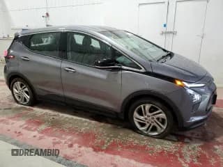 ✅ 2023 Chevrolet Bolt EV 1LT • VIN: 1G1FW6S03P4177503 • Lot: 82695584. Wystawiony na Copart z przebiegiem 12 936 mil. Bezpłatny archiwum sprzedaży aukcyjnych z USA i szczegółowy raport historii pojazdu na DreamBid. Zdjęcie 4.