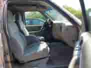 1999 Chevrolet Blazer LS z VIN 1GNCT18W3XK116060, wystawiony jako IAAI lot #42213762 z przebiegiem 216 788 mil mil oraz . Historia ofert i sprzedaży dostępna na DreamBid. Obrazek 5.