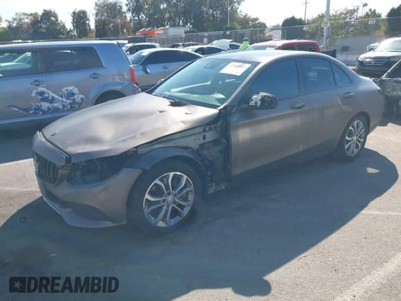 ✅ 2016 Mercedes-Benz C 300 • VIN: 55SWF4JB2GU130727 • Лот: 43413963. Опубликован ранее на IAAI с пробегом 83 382 миль. Бесплатный доступ к архиву аукционных продаж из США и подробный отчёт об истории автомобиля на DreamBid. Изображение 2.