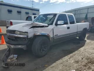 2000 Chevrolet Silverado 1500 LS z VIN 2GCEC19T4Y1212805, wystawiony jako Copart lot #63391605 z przebiegiem 198 139 mil mil oraz Szkoda całkowita • Salvage title. Historia ofert i sprzedaży dostępna na DreamBid. Obrazek 1.
