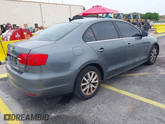 ✅ 2013 Volkswagen Jetta SE • VIN: 3VWDP7AJ7DM366924 • Lot: 42436154. Wystawiony na IAAI z przebiegiem 160 518 mil. Bezpłatny archiwum sprzedaży aukcyjnych z USA i szczegółowy raport historii pojazdu na DreamBid. Zdjęcie 4.