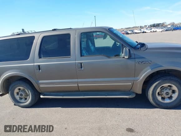 ✅ 2004 Ford Excursion Limited • VIN: 1FMNU42S44EB57700 • Lot: 43608965. Listed on IAAI with 198,886 mi. Free auction sales archive from the USA and detailed vehicle history report at DreamBid. Image 13.