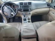 ✅ 2013 Toyota Highlander Plus • VIN: 5TDBK3EH3DS233960 • Lot: 91637425. Listed on Copart with 121,025 mi. Free auction sales archive from the USA and detailed vehicle history report at DreamBid. Image 8.