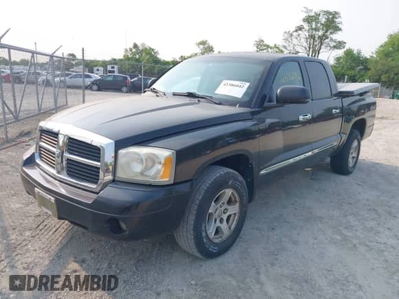 2007 Dodge Dakota SLT with VIN 1D7HW48K97S138512, listed as a IAAI auction lot 42386042 with 146,629 mi miles and . Bid and sale history available at DreamBid. Image 2.