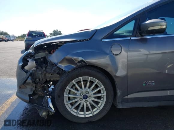 ✅ 2013 Ford C-Max SEL • VIN: 1FADP5CU5DL549289 • Lot: 43704297. Wystawiony na IAAI z przebiegiem 147 088 mil. Bezpłatny archiwum sprzedaży aukcyjnych z USA i szczegółowy raport historii pojazdu na DreamBid. Zdjęcie 6.