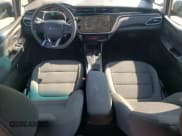 ✅ 2023 Chevrolet Bolt EV 1LT • VIN: 1G1FW6S04P4189465 • Lot: 75132994. Wystawiony na Copart z przebiegiem 13 415 mil. Bezpłatny archiwum sprzedaży aukcyjnych z USA i szczegółowy raport historii pojazdu na DreamBid. Zdjęcie 8.