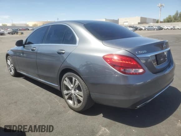 ✅ 2017 Mercedes-Benz C 300 • VIN: 55SWF4JB0HU185193 • Lot: 61036025. Wystawiony na Copart z przebiegiem 128 352 mil. Bezpłatny archiwum sprzedaży aukcyjnych z USA i szczegółowy raport historii pojazdu na DreamBid. Zdjęcie 2.