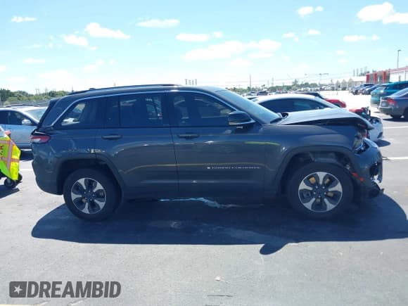 ✅ 2022 Jeep Grand Cherokee • VIN: 1C4RJYB65N8721475 • Lot: 43342814. Listed on IAAI with 81,606 mi. Free auction sales archive from the USA and detailed vehicle history report at DreamBid. Image 13.