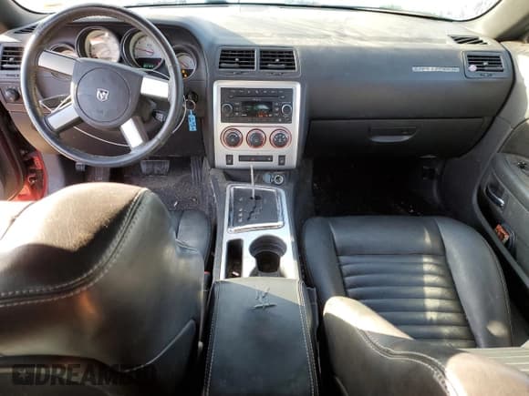 ✅ 2010 Dodge Challenger SE • VIN: 2B3CJ4DV3AH184520 • Lot: 46683115. Wystawiony na Copart z przebiegiem 176 508 mil. Bezpłatny archiwum sprzedaży aukcyjnych z USA i szczegółowy raport historii pojazdu na DreamBid. Zdjęcie 8.