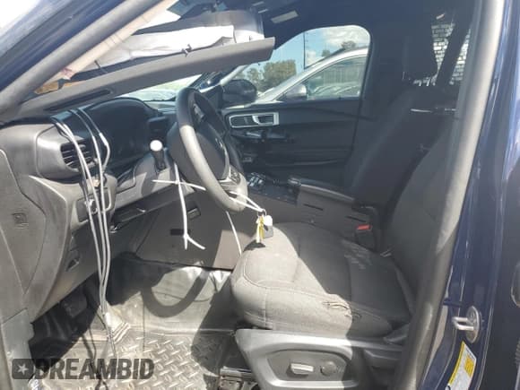 ✅ 2023 Ford Police Interceptor Utility • VIN: 1FM5K8AC6PGA34268 • Lot: 82113175. Wystawiony na Copart z przebiegiem 23 885 mil. Bezpłatny archiwum sprzedaży aukcyjnych z USA i szczegółowy raport historii pojazdu na DreamBid. Zdjęcie 7.