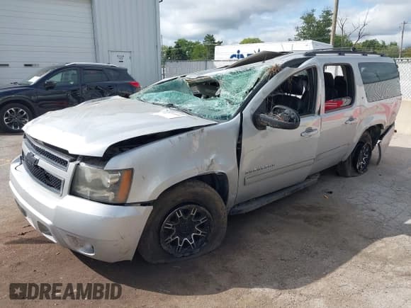 ✅ 2011 Chevrolet Suburban LT • VIN: 1GNSKJE37BR100503 • Lot: 43294400. Listed on IAAI with 213,476 mi. Free auction sales archive from the USA and detailed vehicle history report at DreamBid. Image 17.