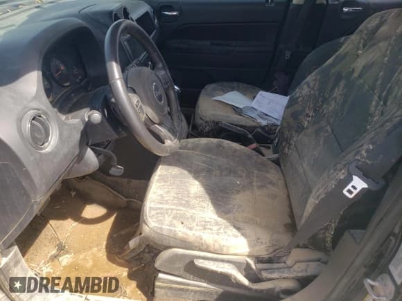 ✅ 2015 Jeep Patriot Latitude • VIN: 1C4NJPFA1FD262574 • Lot: 54128085. Wystawiony na Copart z przebiegiem Nie podano. Bezpłatny archiwum sprzedaży aukcyjnych z USA i szczegółowy raport historii pojazdu na DreamBid. Zdjęcie 7.