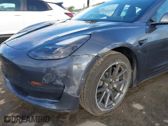 ✅ 2022 Tesla Model 3 Long Range • VIN: 5YJ3E1EB3NF253546 • Lot: 41782222. Wystawiony na IAAI z przebiegiem 44 473 mil. Bezpłatny archiwum sprzedaży aukcyjnych z USA i szczegółowy raport historii pojazdu na DreamBid. Zdjęcie 19.