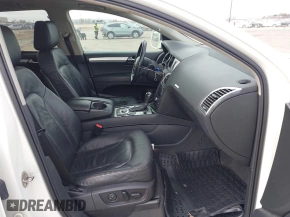 ✅ 2008 Audi Q7 Premium • VIN: WA1EV74L28D067833 • Lot: 41541882. Wystawiony na IAAI z przebiegiem Nie podano. Bezpłatny archiwum sprzedaży aukcyjnych z USA i szczegółowy raport historii pojazdu na DreamBid. Zdjęcie 5.