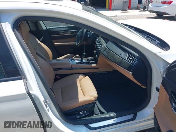 ✅ 2011 BMW 7 Series 750Li • VIN: WBAKB8C51BC852090 • Лот: 42612038. Опубликован ранее на IAAI с пробегом 101 179 миль. Бесплатный доступ к архиву аукционных продаж из США и подробный отчёт об истории автомобиля на DreamBid. Изображение 5.