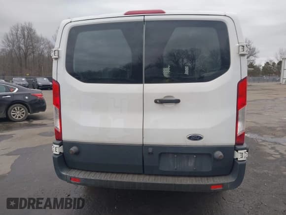 ✅ 2018 Ford Transit • VIN: 1FTYR2YM8JKA04248 • Lot: 41686135. Wystawiony na IAAI z przebiegiem 204 019 mil. Bezpłatny archiwum sprzedaży aukcyjnych z USA i szczegółowy raport historii pojazdu na DreamBid. Zdjęcie 16.