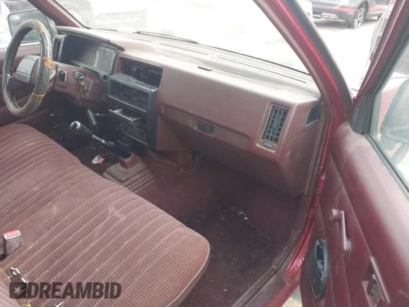 ✅ 1993 Nissan Frontier • VIN: 1N6SD11S6PC310288 • Lot: 43143437. Listed on IAAI with 228,866 mi. Free auction sales archive from the USA and detailed vehicle history report at DreamBid. Image 5.