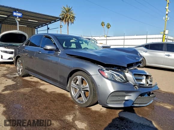 ✅ 2018 Mercedes-Benz E 300 • VIN: WDDZF4JB4JA387814 • Lot: 94215725. Listed on Copart with 82,174 mi. Free auction sales archive from the USA and detailed vehicle history report at DreamBid. Image 4.