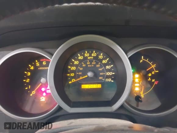 ✅ 2006 Toyota 4Runner SR5 • VIN: JTEBU14R260104036 • Lot: 43215695. Wystawiony na IAAI z przebiegiem 250 781 mil. Bezpłatny archiwum sprzedaży aukcyjnych z USA i szczegółowy raport historii pojazdu na DreamBid. Zdjęcie 7.