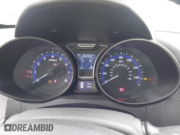 ✅ 2013 Hyundai Veloster Turbo • VIN: KMHTC6AE9DU149325 • Lot: 42869183. Wystawiony na IAAI z przebiegiem 66 902 mil. Bezpłatny archiwum sprzedaży aukcyjnych z USA i szczegółowy raport historii pojazdu na DreamBid. Zdjęcie 7.