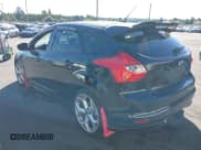 ✅ 2013 Ford Focus ST • VIN: 1FADP3L97DL359302 • Lot: 43239671. Wystawiony na IAAI z przebiegiem 165 219 mil. Bezpłatny archiwum sprzedaży aukcyjnych z USA i szczegółowy raport historii pojazdu na DreamBid. Zdjęcie 3.