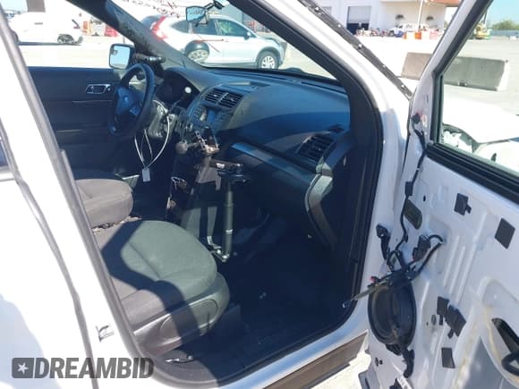 ✅ 2019 Ford Police Interceptor Utility • VIN: 1FM5K8AR7KGA29450 • Lot: 43588619. Wystawiony na IAAI z przebiegiem 117 353 mil. Bezpłatny archiwum sprzedaży aukcyjnych z USA i szczegółowy raport historii pojazdu na DreamBid. Zdjęcie 18.