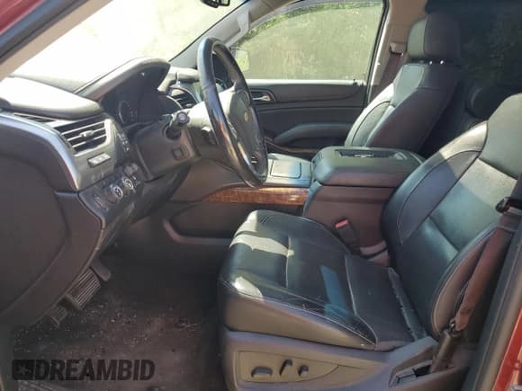 ✅ 2017 Chevrolet Suburban Premier • VIN: 1GNSKJKCXHR154519 • Lot: 65890234. Wystawiony na Copart z przebiegiem 148 955 mil. Bezpłatny archiwum sprzedaży aukcyjnych z USA i szczegółowy raport historii pojazdu na DreamBid. Zdjęcie 7.